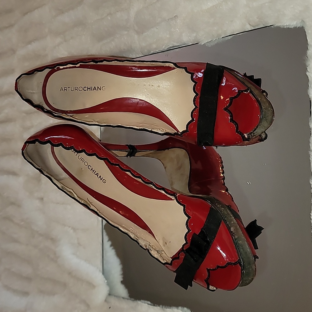 Retro Red Heels - Picture 3 of 12